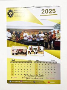 Kalender dinding custom