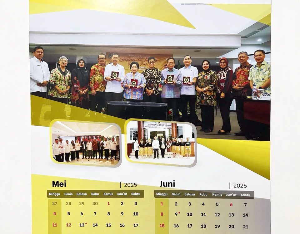 Kalender dinding custom