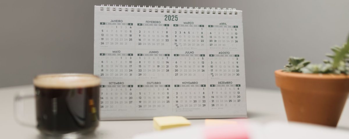 Mau Pesan Kalender Meja Unik? Intip Trik Hemat Biar Rapi
