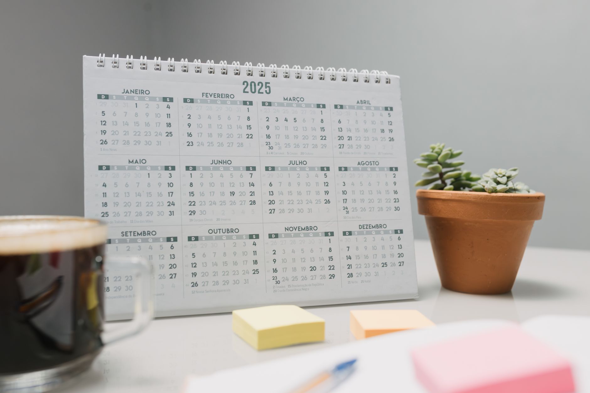 Mau Pesan Kalender Meja Unik? Intip Trik Hemat Biar Rapi