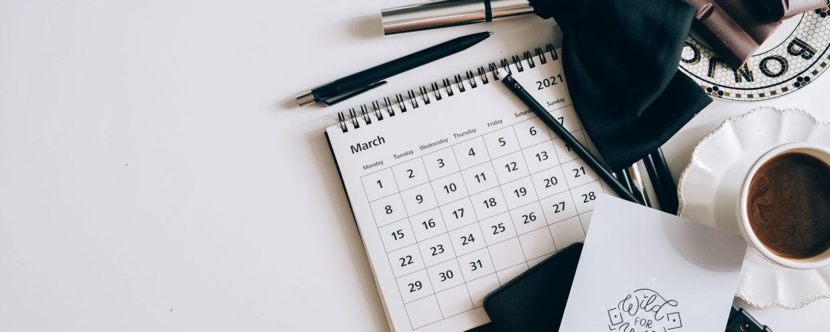 Cari Percetakan Kalender Meja Rapi? Simak Tips Hemat Ini Dulu
