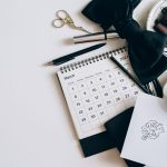Cari Percetakan Kalender Meja Rapi? Simak Tips Hemat Ini Dulu