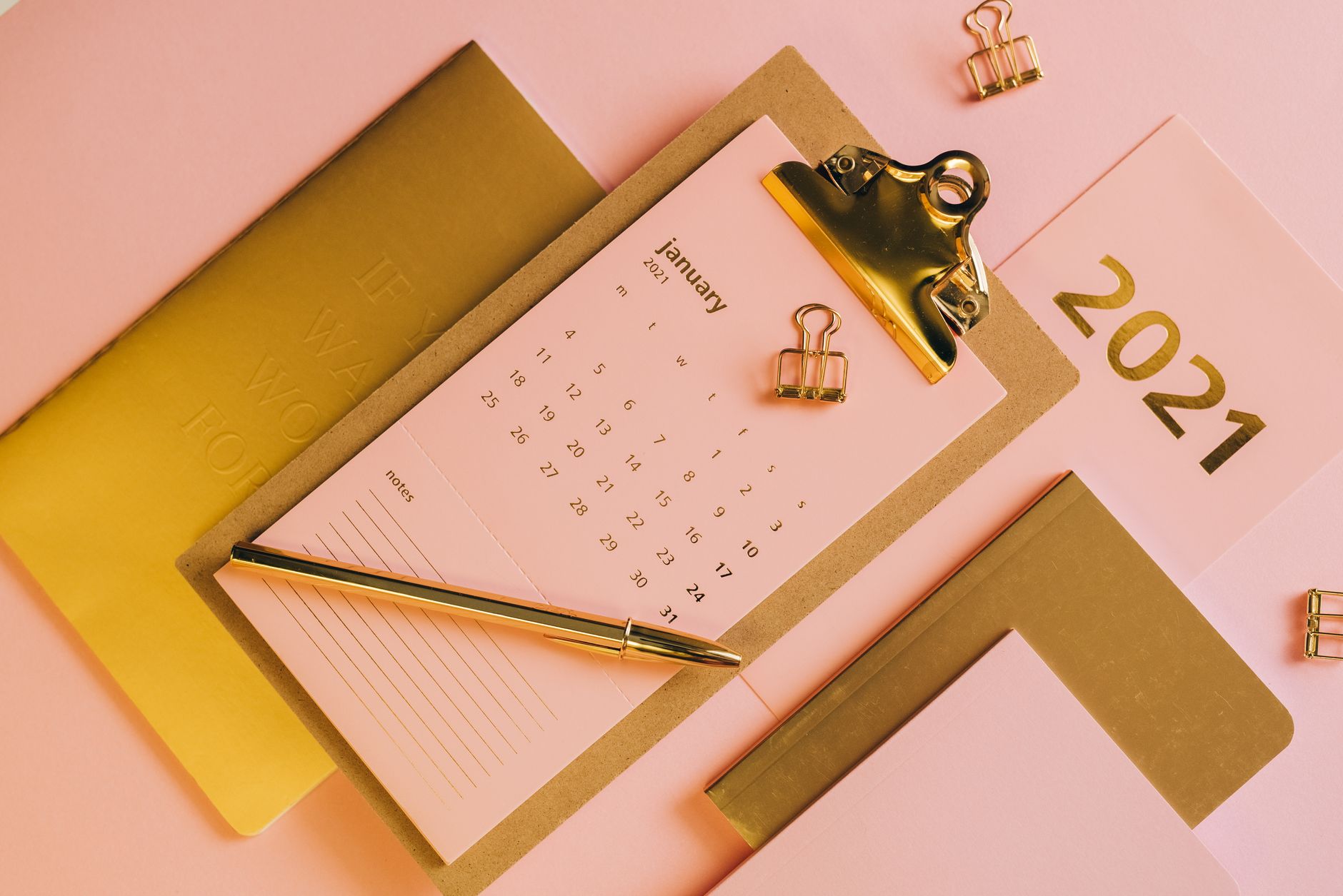 Kenapa Kalender Meja 7lembar Jadi Favorit Banyak Kantor?